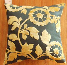 Back pillow with flower
