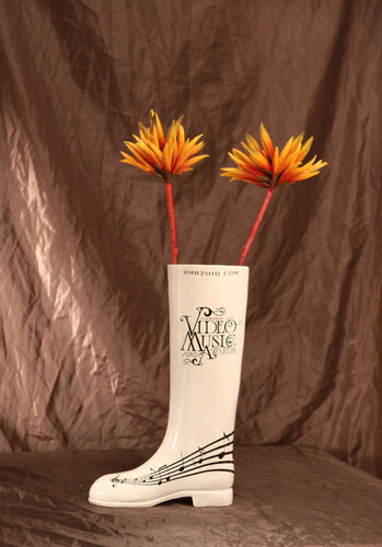 M8063亮白鞋花瓶