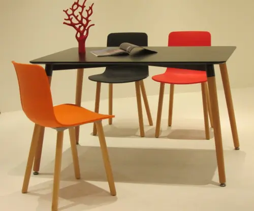 PP-132 Modern Fashionable Plastic Dining Chair