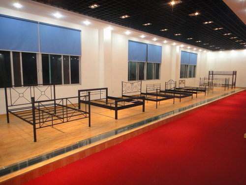 dinner set/ beds/ chairs