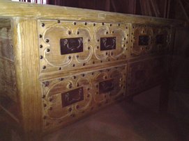 Solid Wood Antique Old Door Series Dining Cabinet
