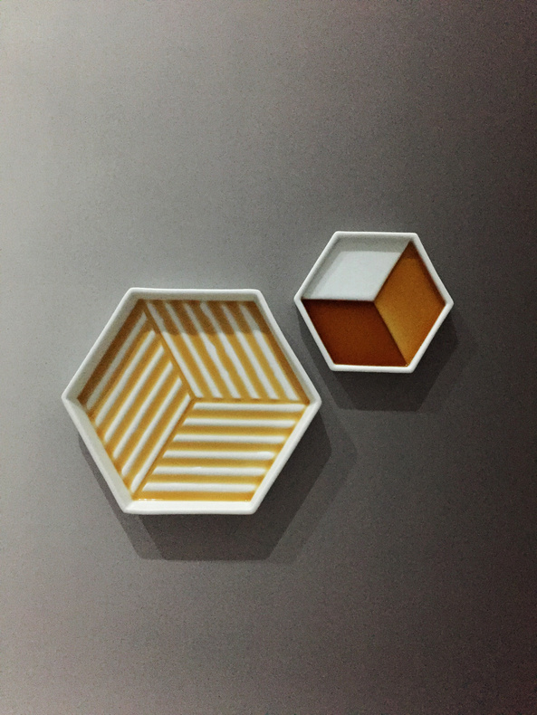 六 边 体  HEXAGON OR CUBE