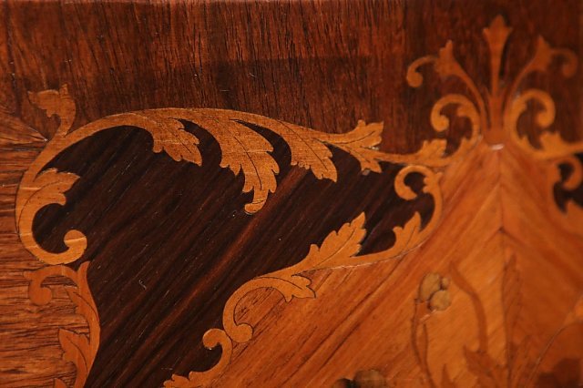 法国路易十五式椴木/橡木贴面开门柜