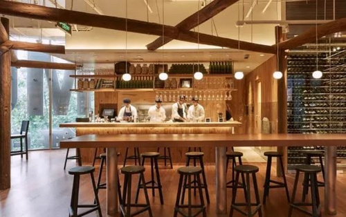 MUJI开了2019年首个旗舰店，卖菜、卖书还出租自行车