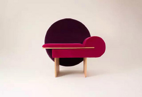 这款名为 Vanity 的椅子，亮点是孟菲斯设计元素
