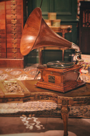 美国VICTOR III橡木桌面型手摇大喇叭留声机