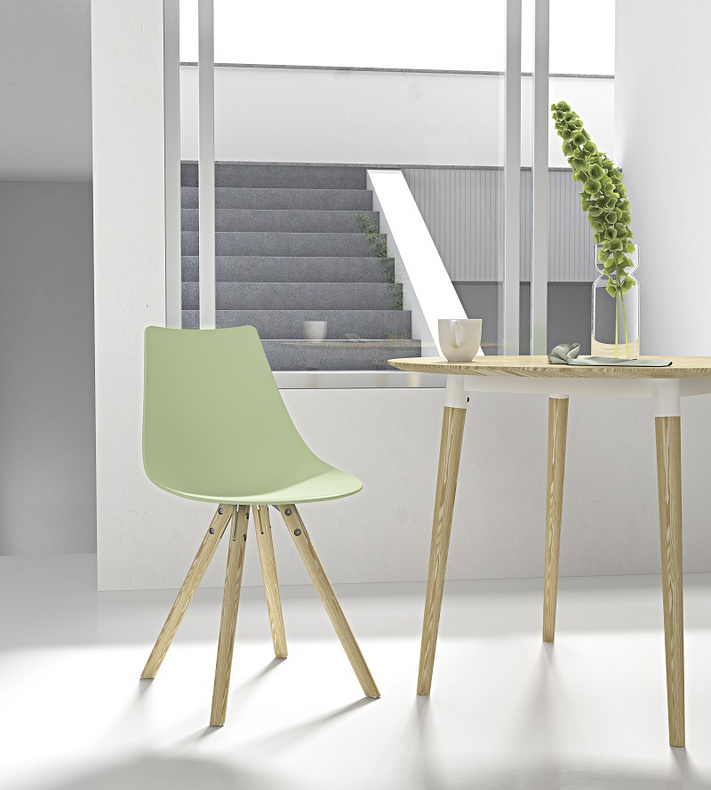 MOOM DINING CHAIR