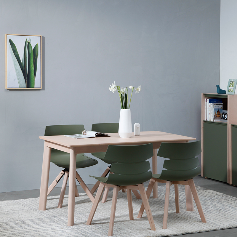 挪亚家 纯实木腿餐桌 1.6m