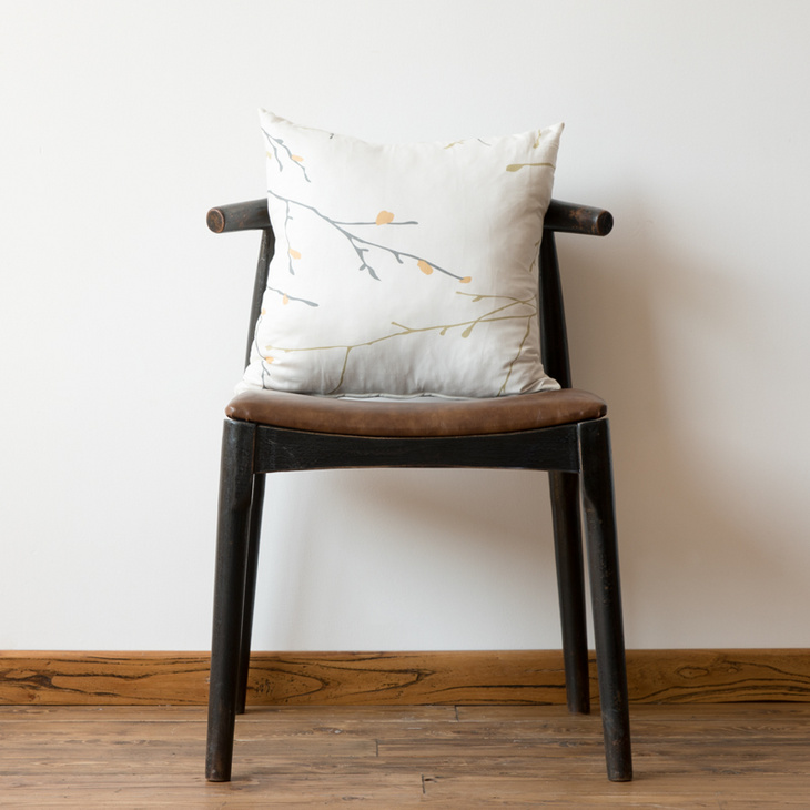 北欧椅子实木餐椅家用扶手靠背椅做旧休闲牛角椅现代简约咖啡椅