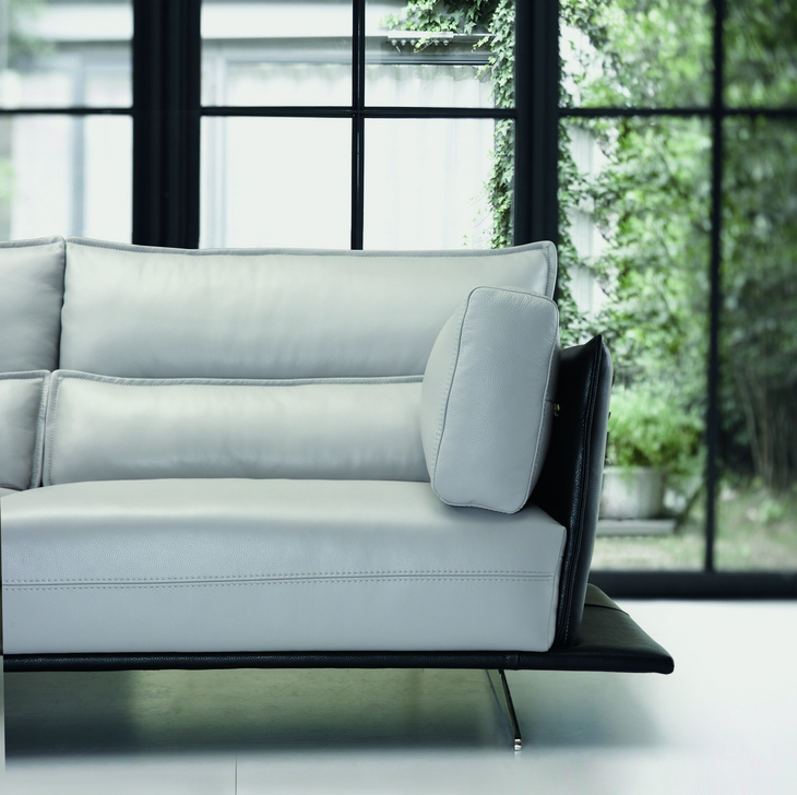 SOFA 579