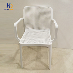 白色塑料餐椅^