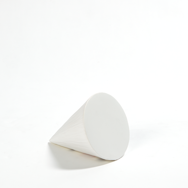 哑白色切割陶瓷圆锥体 Carved Cone-Matte White