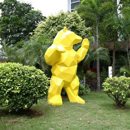 M10820 Floor Standing Ornaments