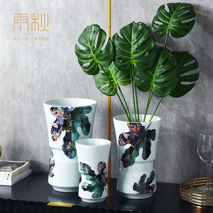 陶瓷花瓶枫叶装饰
