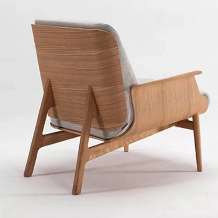 北欧新款扶手曲木椅现代休闲椅软垫水曲柳胡桃木经典款设计别墅