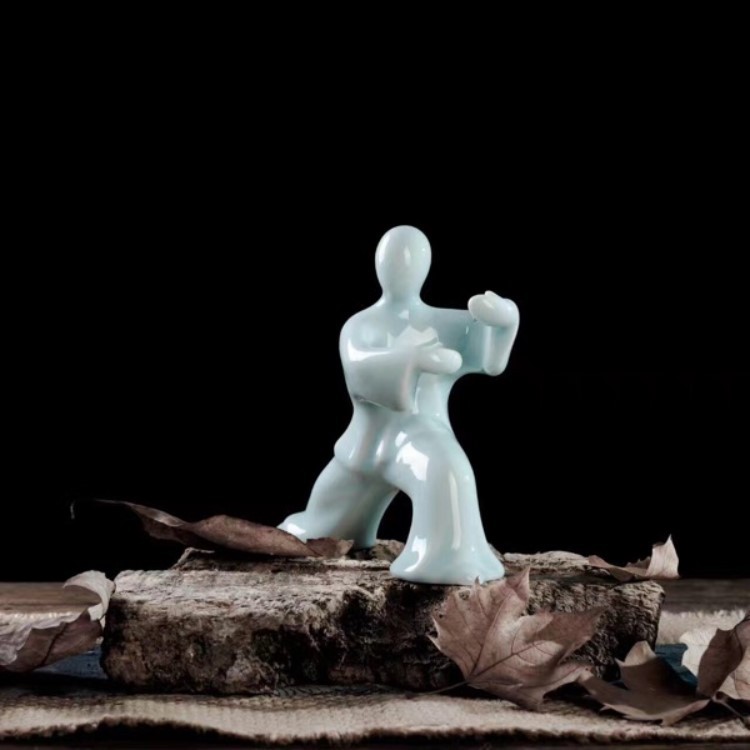 禅意太极人影青釉太极人创意陶瓷装饰摆件新中式书柜样板间办公室