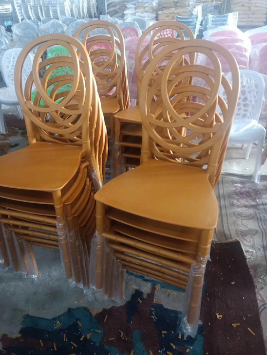 plastic chiavari chair 塑料椅子