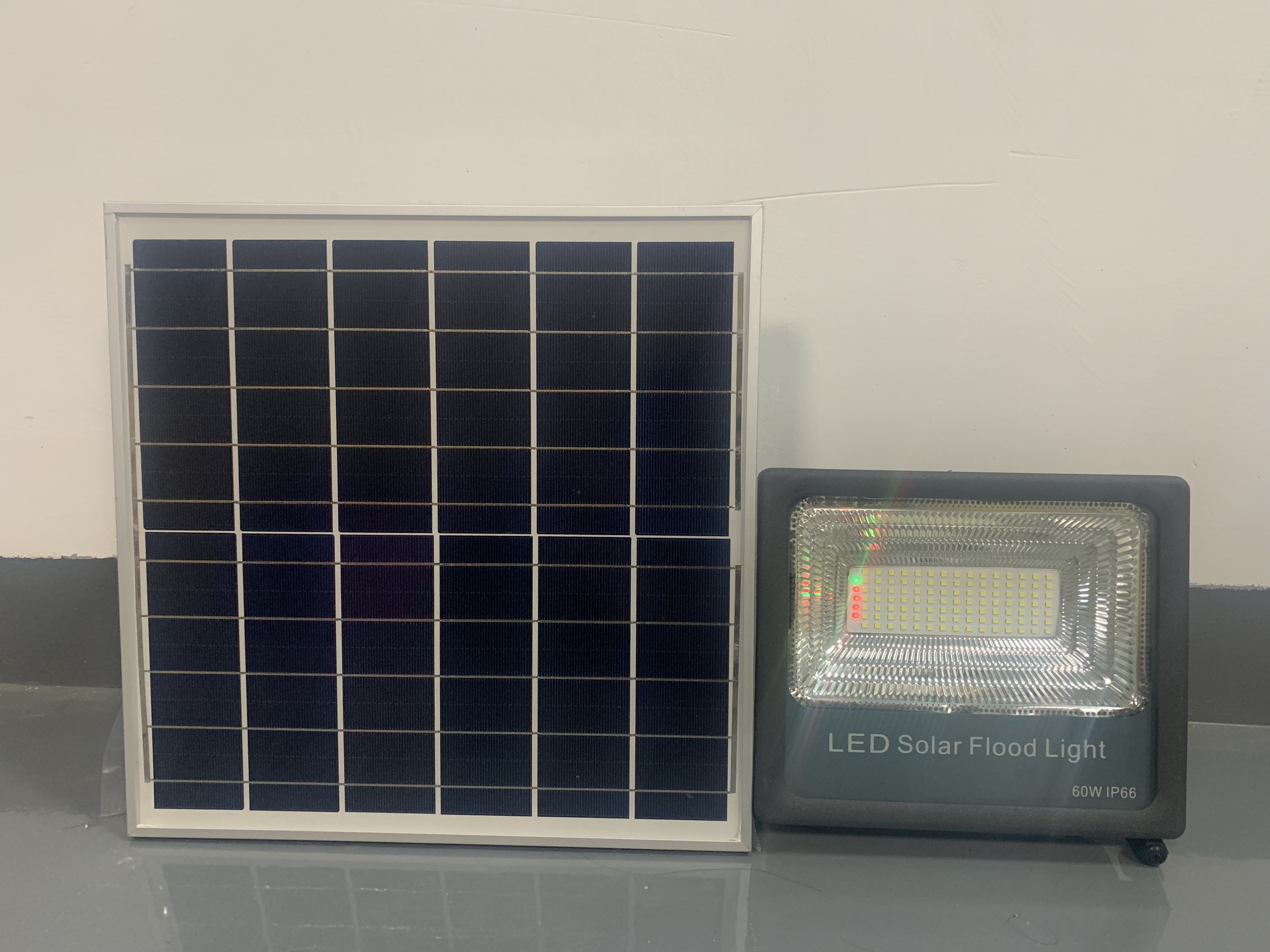搏进太阳能户外家用庭院灯防水照明投光灯