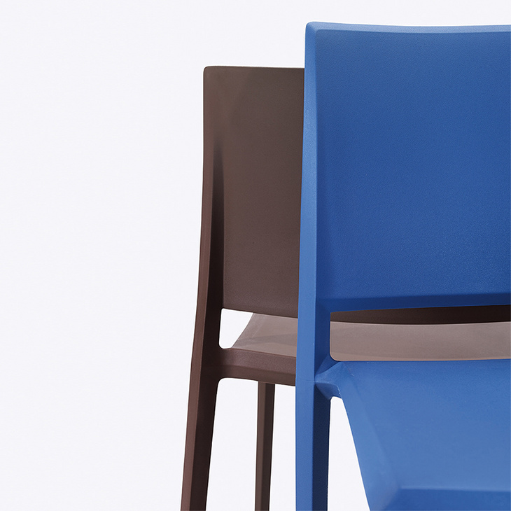 乐时设计师椅白色餐椅单人靠背椅休闲餐椅现代简约酒红色塑料椅子