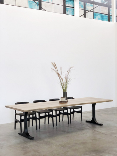 Mars dinning table