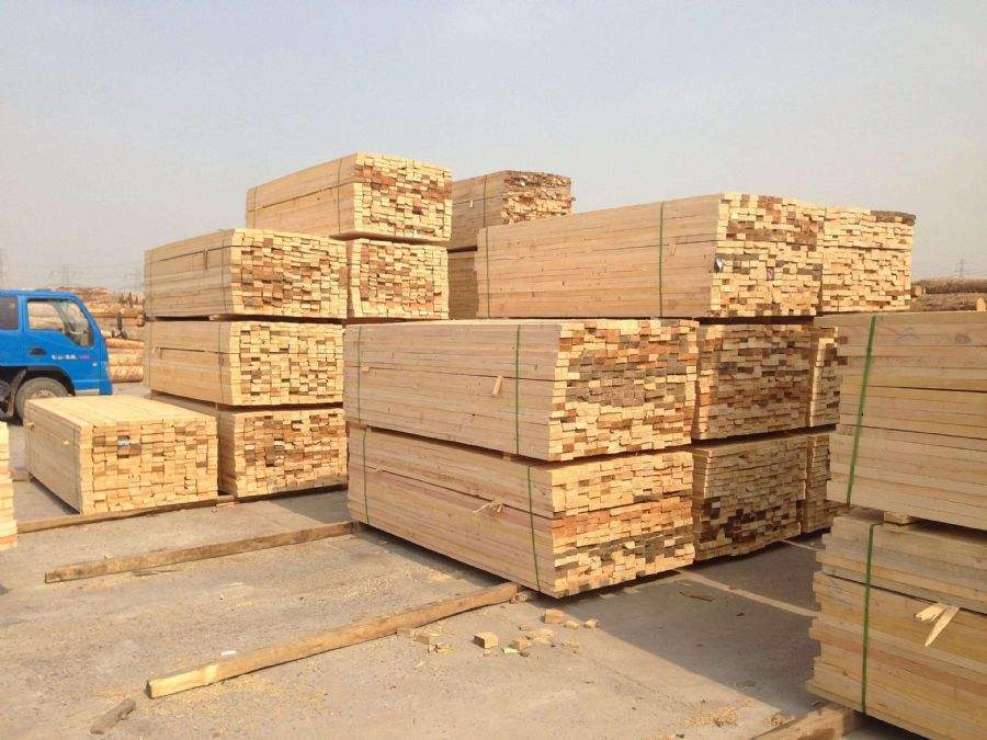松木 木方，是建筑木方的一种，用松木加工而成。  常见规格参数：  40 × 70cm    45 × 75cm  50 × 80cm    50 × 90cm  50 × 100cm    120 × 120cm