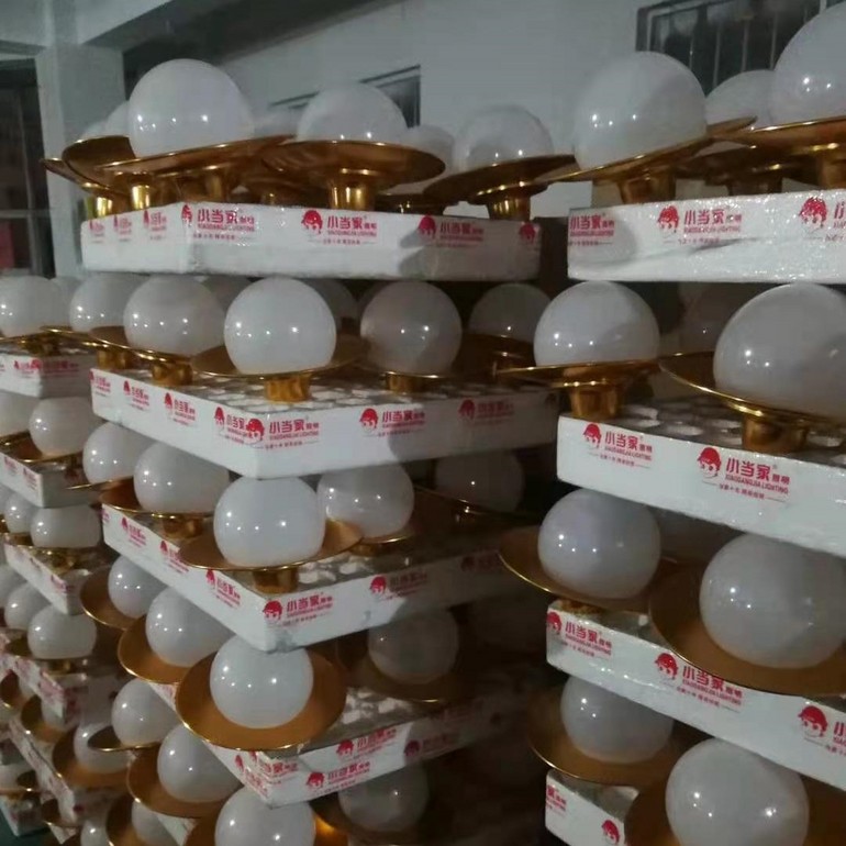 家用卧室客厅高亮LED飞碟球泡灯