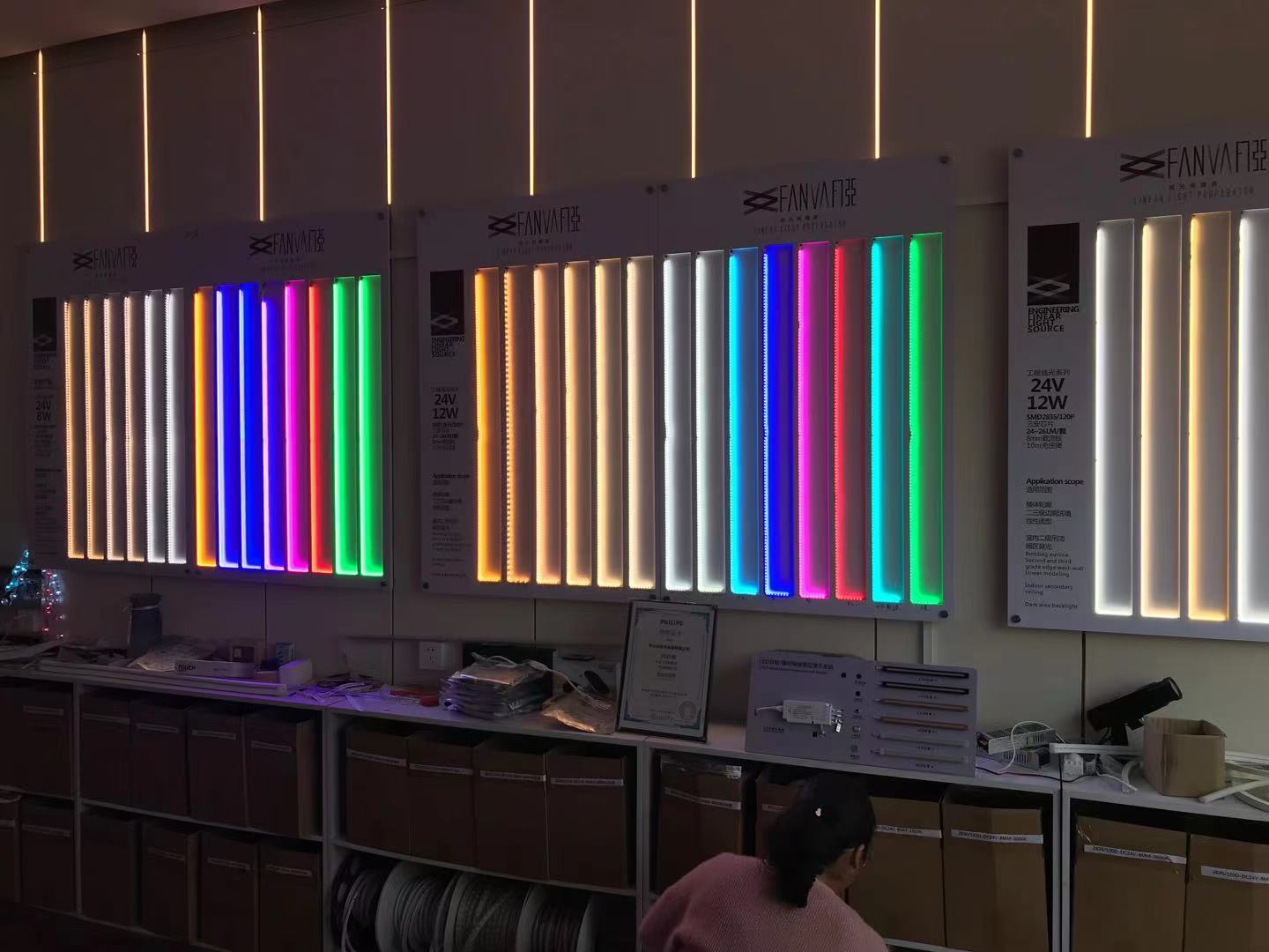 LED炫彩多色变换装饰过道户外灯条