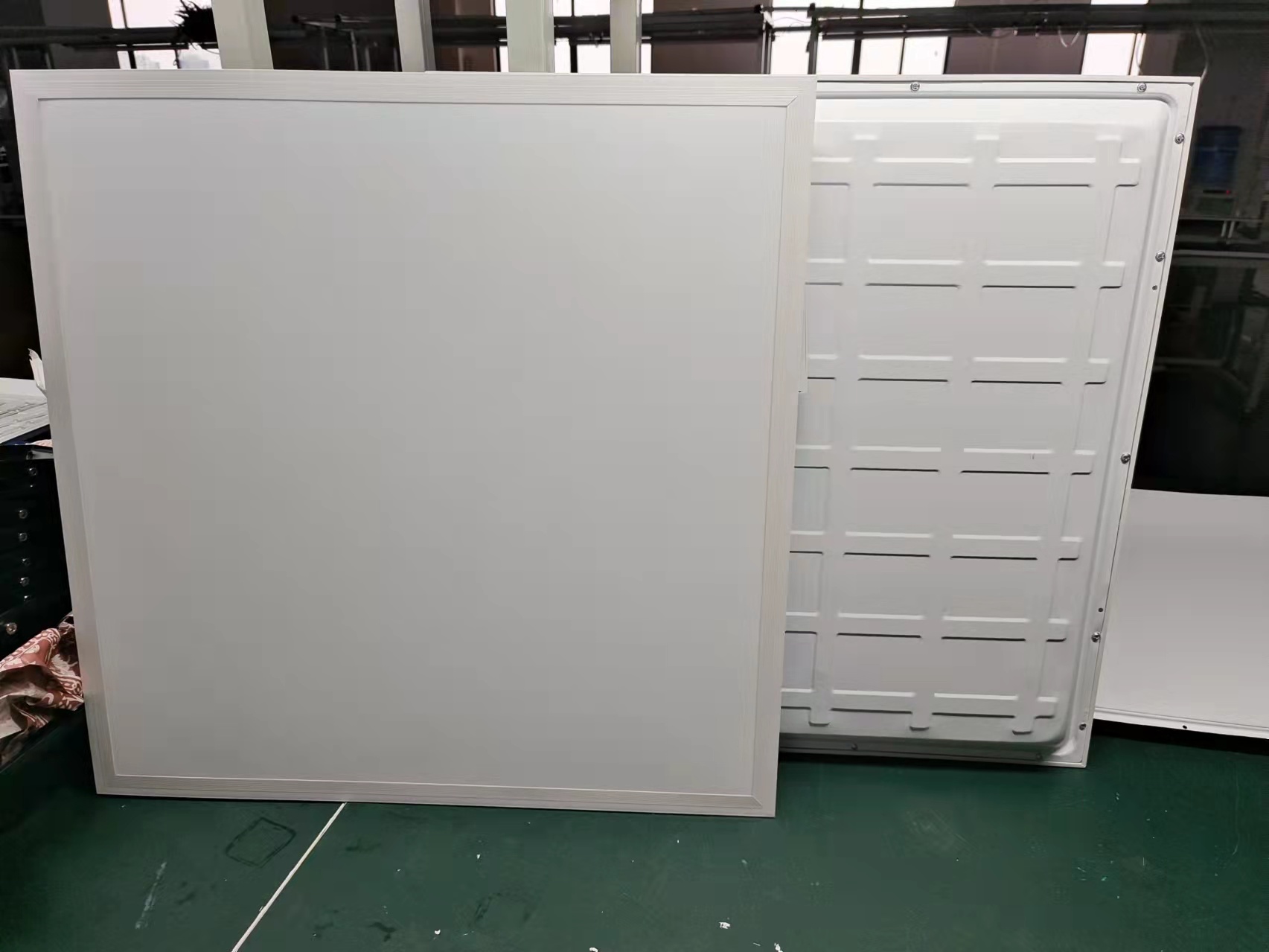 家用室内嵌入式安装方便平板灯