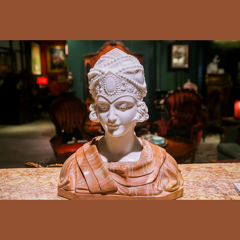 European two-color marble statue of Princess Turandot