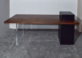 现代简约实木桌子