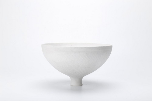 哑光白花器