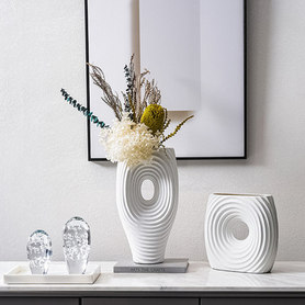 简约现代白色圆纹陶瓷花瓶