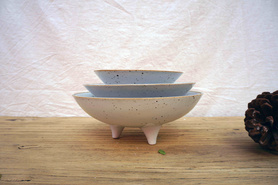 陶瓷三足碗