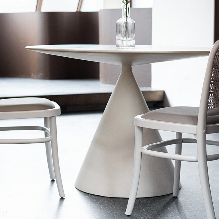 网红餐桌小户型4人创意简约现代北欧黑色家用圆形2021新款桌子