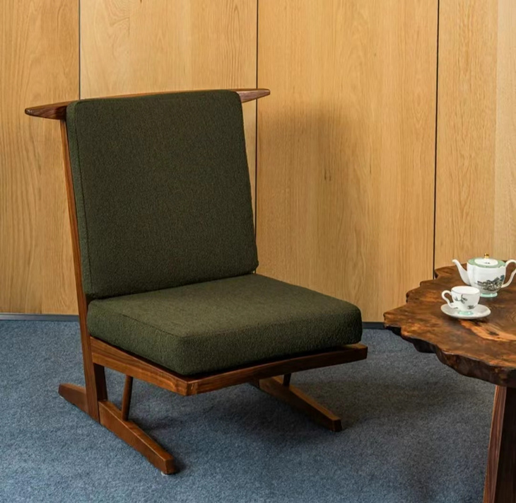 Conoid Cushion Chair丨牛角椅