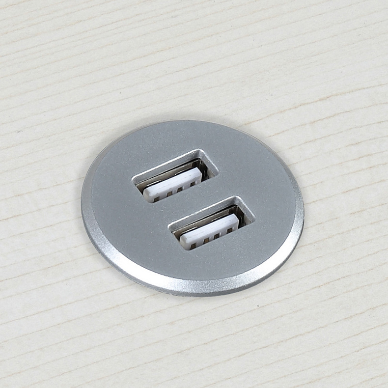 E527 USB Charging Port