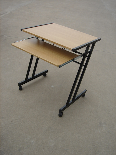 电脑桌