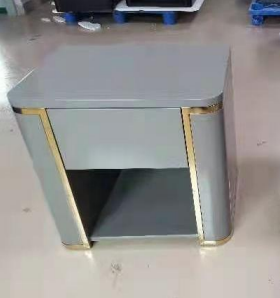 简约床头柜