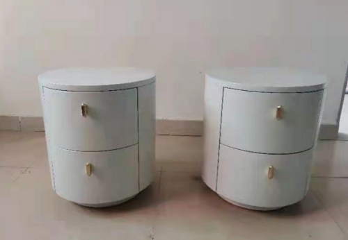 简约床头柜