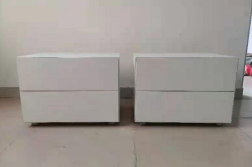 简约床头柜