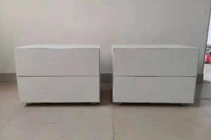 简约床头柜