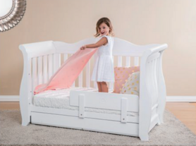 纯白可爱木质儿童床