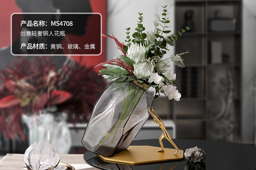 创意轻奢铜人花瓶