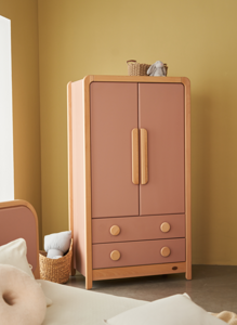 可爱木质粉红儿童衣柜