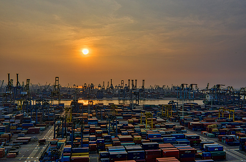 In the first 10 months, China’s total service import and export volume increased by 8.7% year-on-year