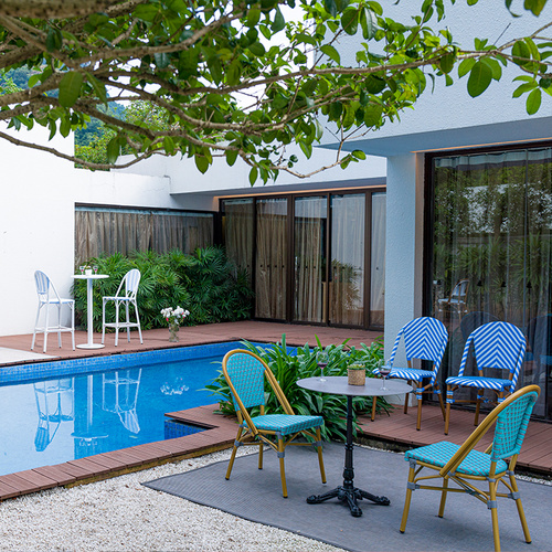 outdoor chair and table