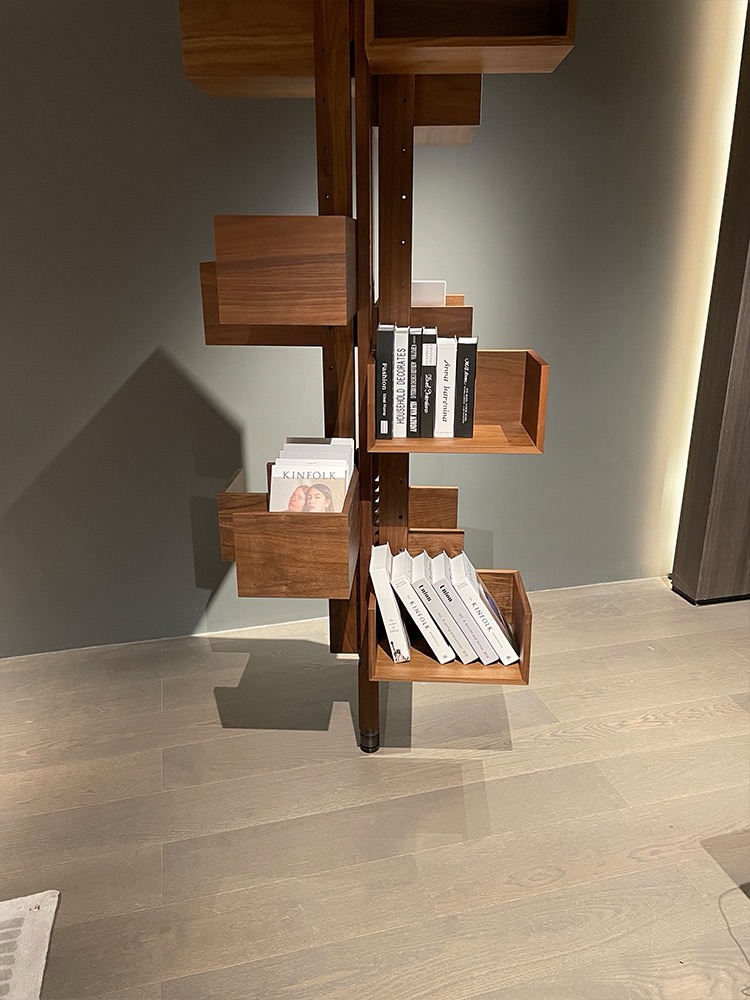Rotating bookshelf