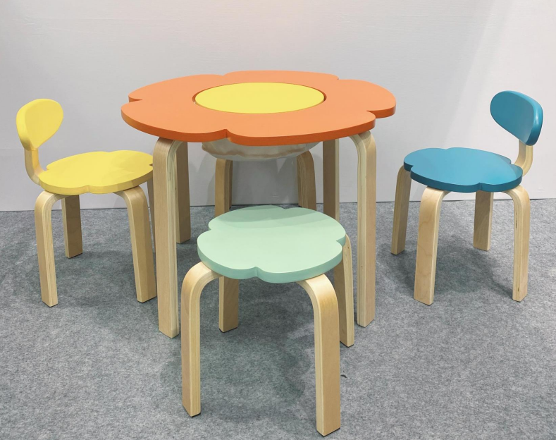 KIDS TABLE AND CHAIR WITH FLOWER SHAPE