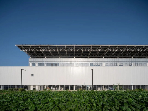 泰瑞 GIGA 工厂：milanesi | paiusco 让大体量工业建筑显轻盈