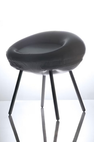 blcn 与 KITCHEN.GmbH 发布 chAIR：柔软的商用级 PVC 造型与拉丝不锈钢支腿形成强烈对比